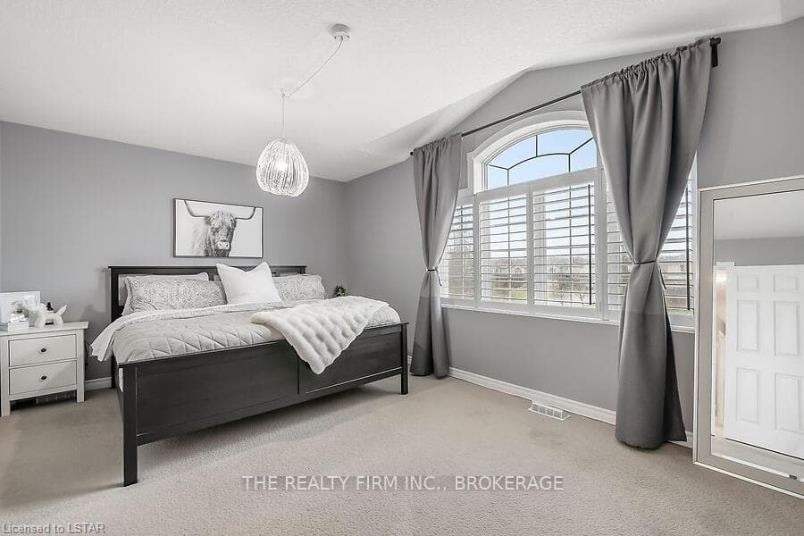 474 BRONCO Crescent photo 22