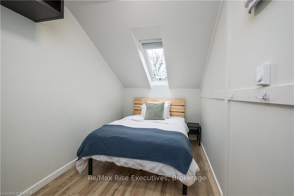 320 QUEEN Street photo 27
