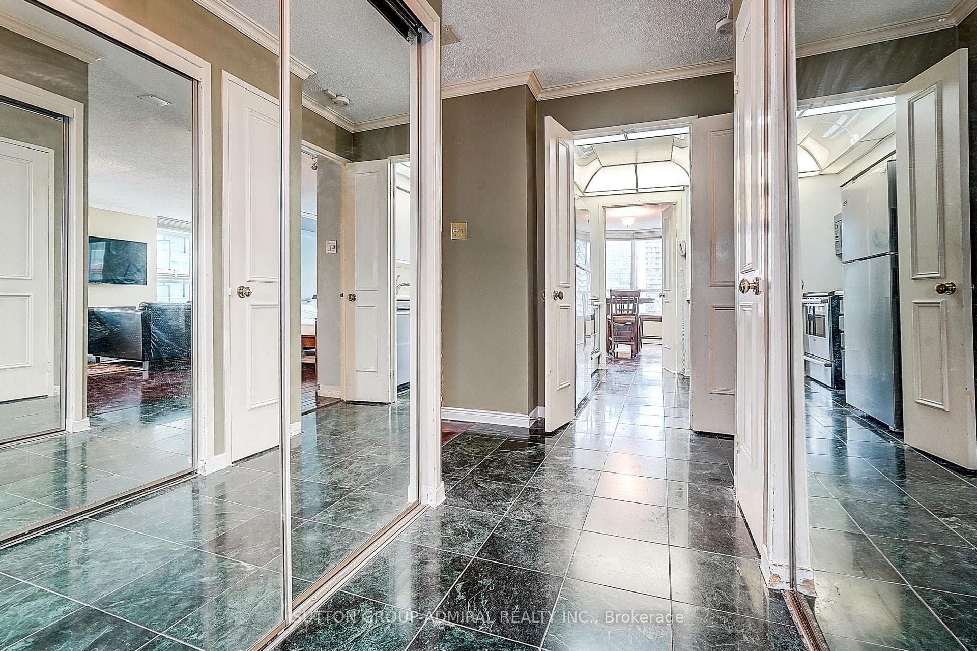 25 Maitland Street Unit 1209 photo 4
