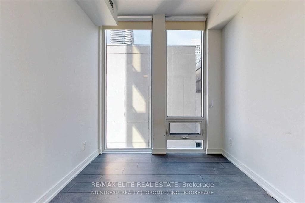 28 Wellesley Street Unit 2402 photo 13