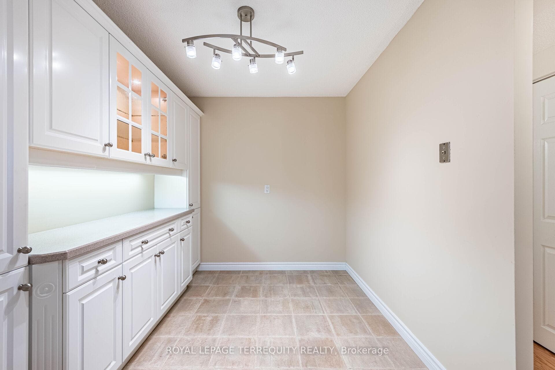 Kitchen Eating area