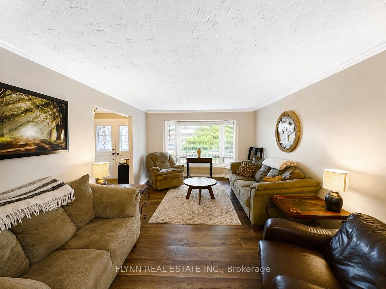 7763 Swan Street photo 9