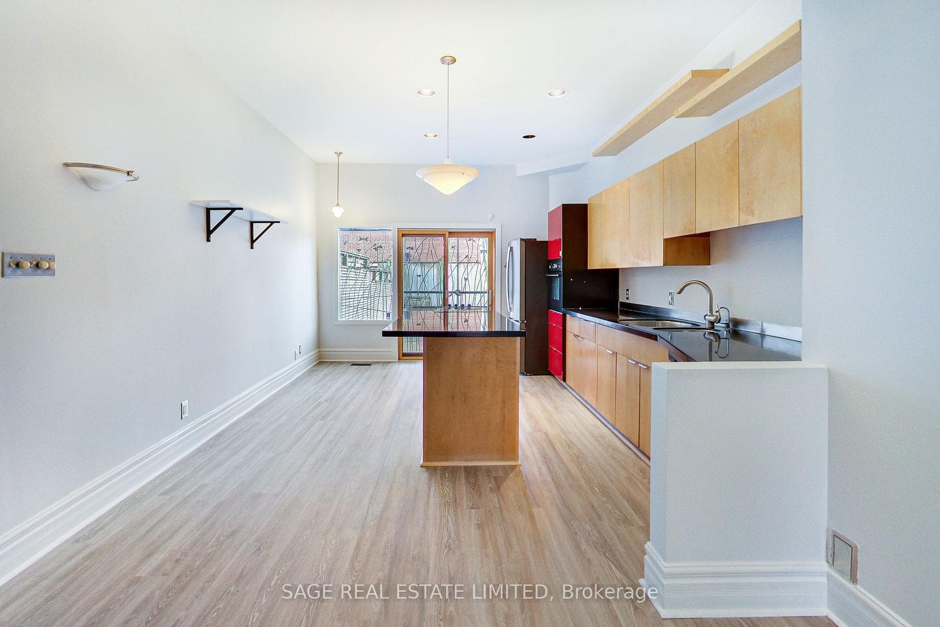 104 Sumach Street photo 10