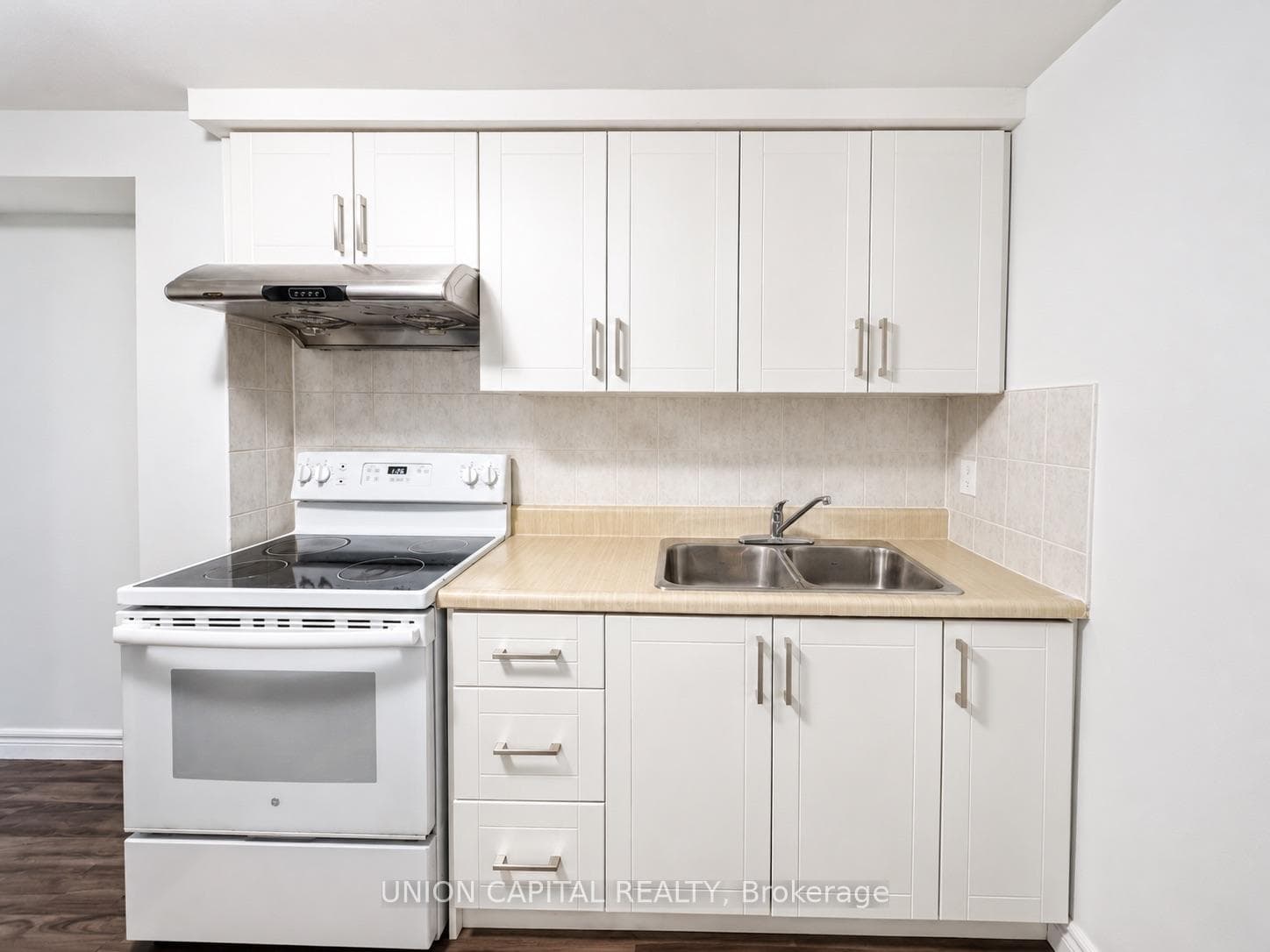 9 Sunbird Crescent Unit Bsmt photo 5