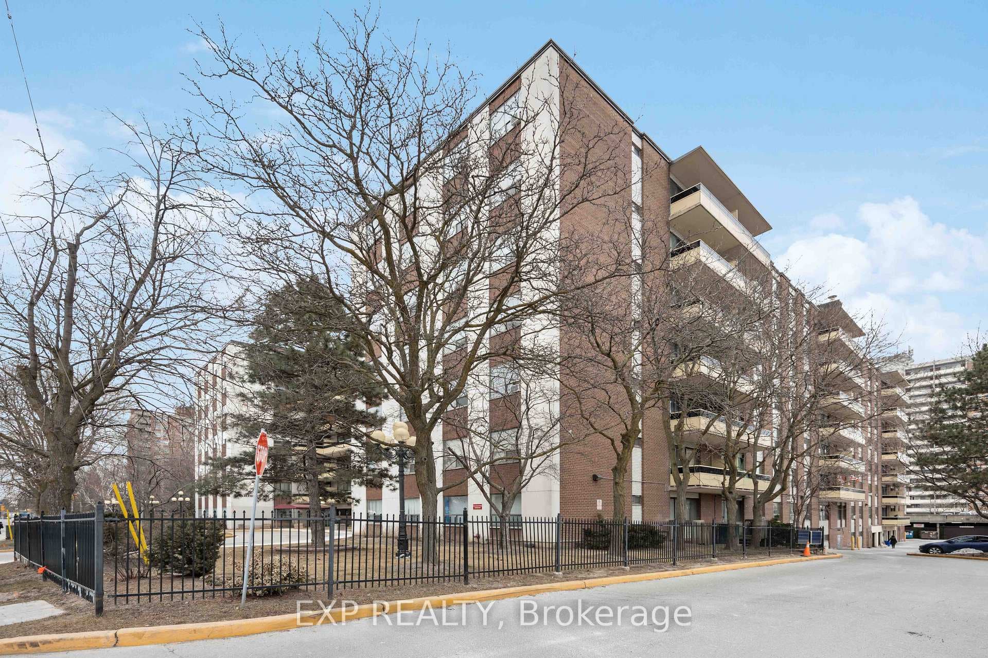 915 Midland Avenue Unit 208 photo 37