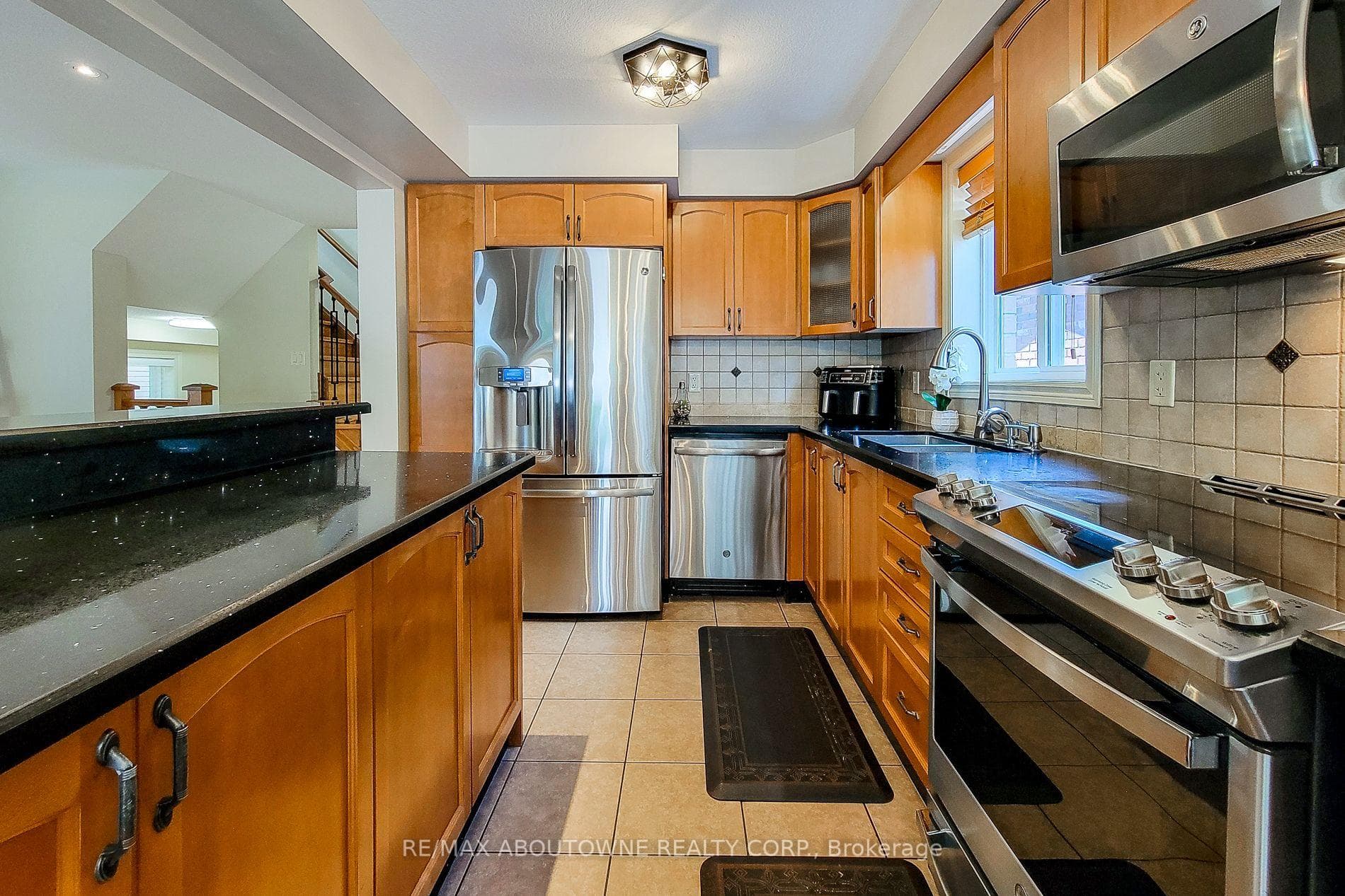 565 Isaiah Crescent photo 10