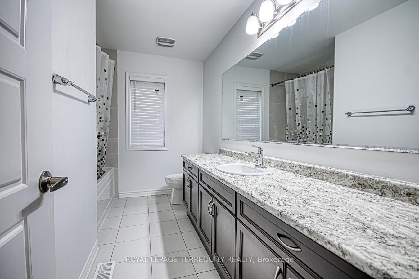 385 Gordon Krantz Avenue photo 23
