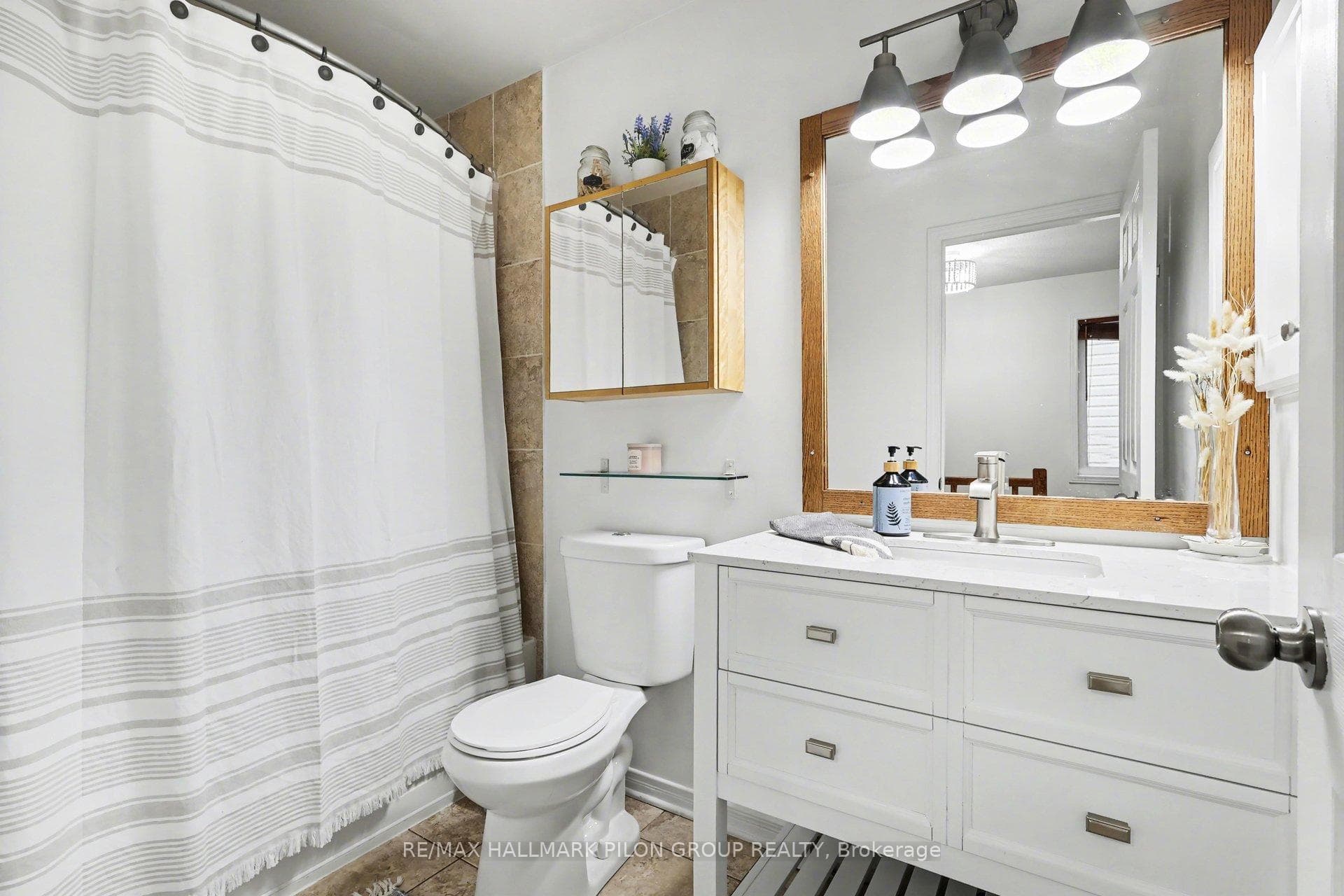 218 Rolling Meadow Crescent photo 16