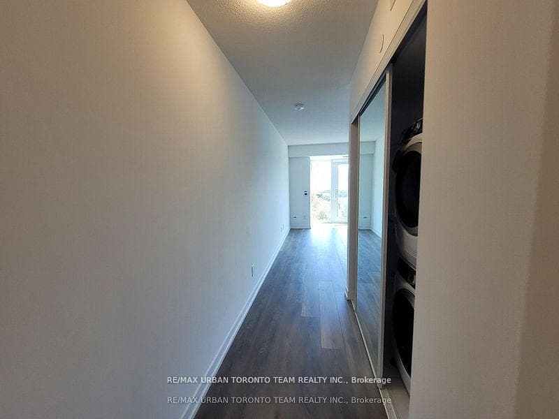 219 Dundas Street Unit 902 photo 11