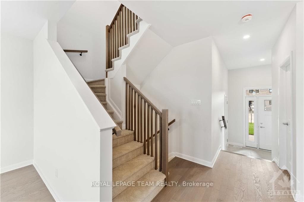 330 GISBORNE Place photo 8
