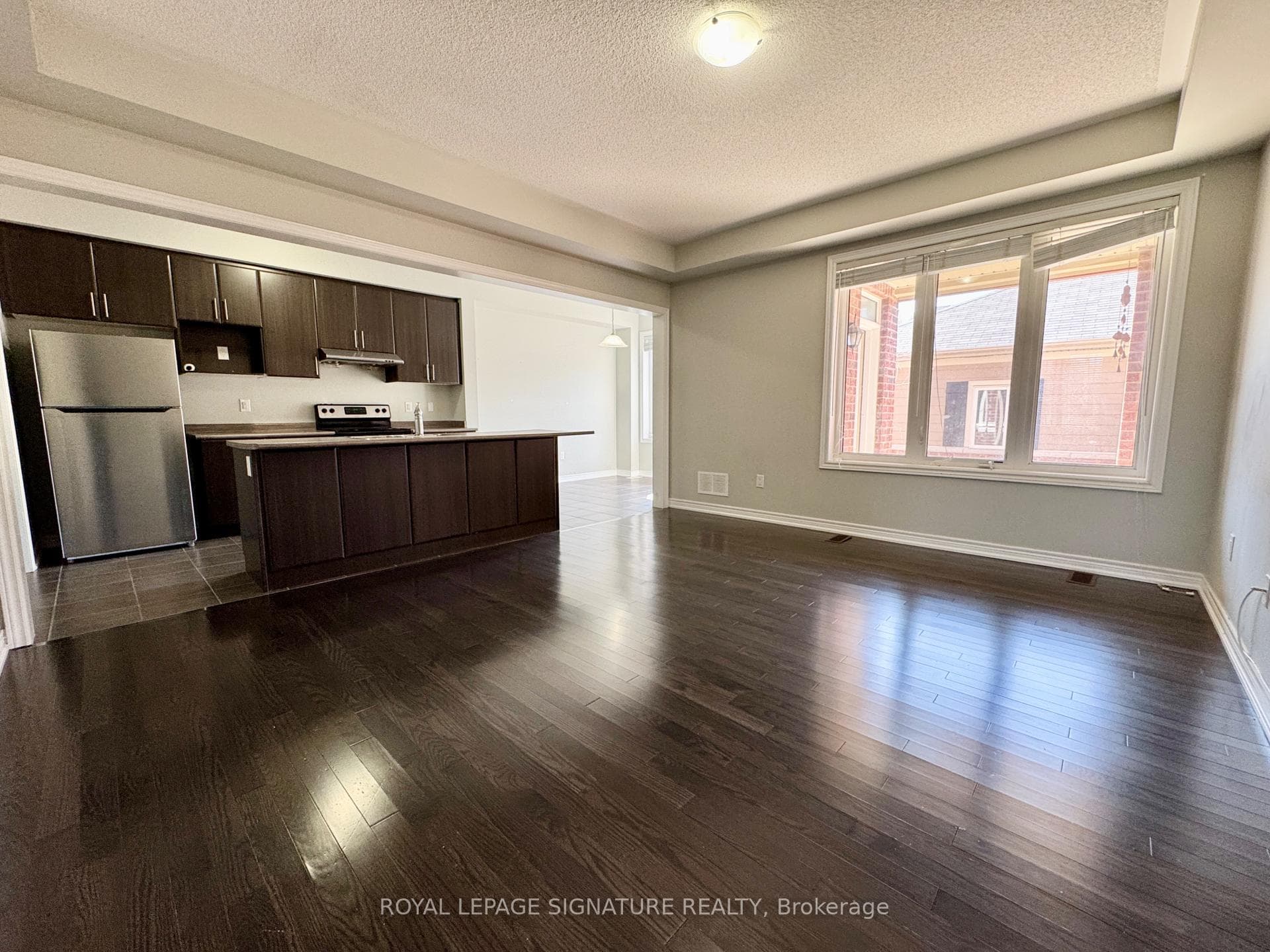 24 Diamond Jubilee Drive photo 8