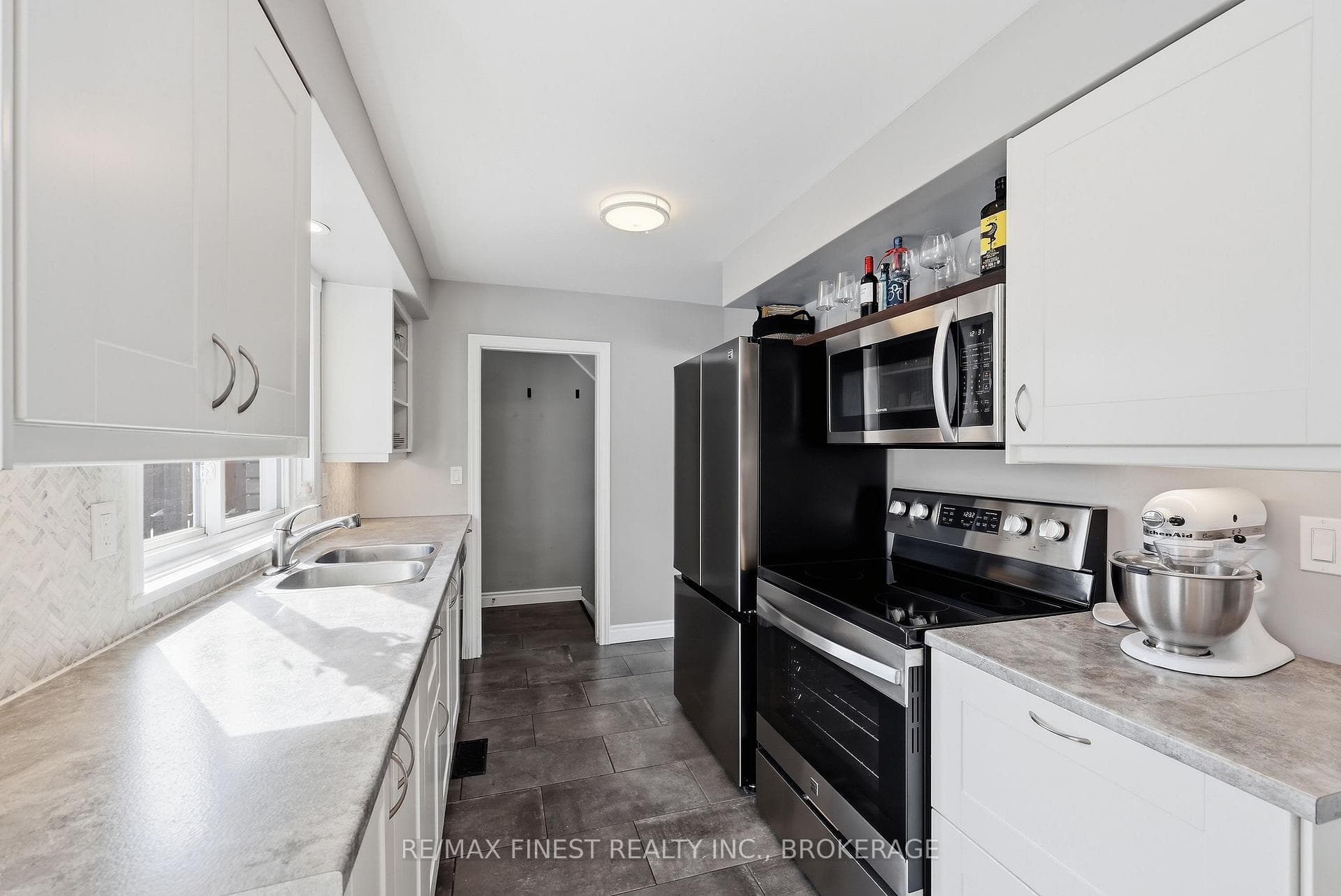 1479 Montreal Street photo 6