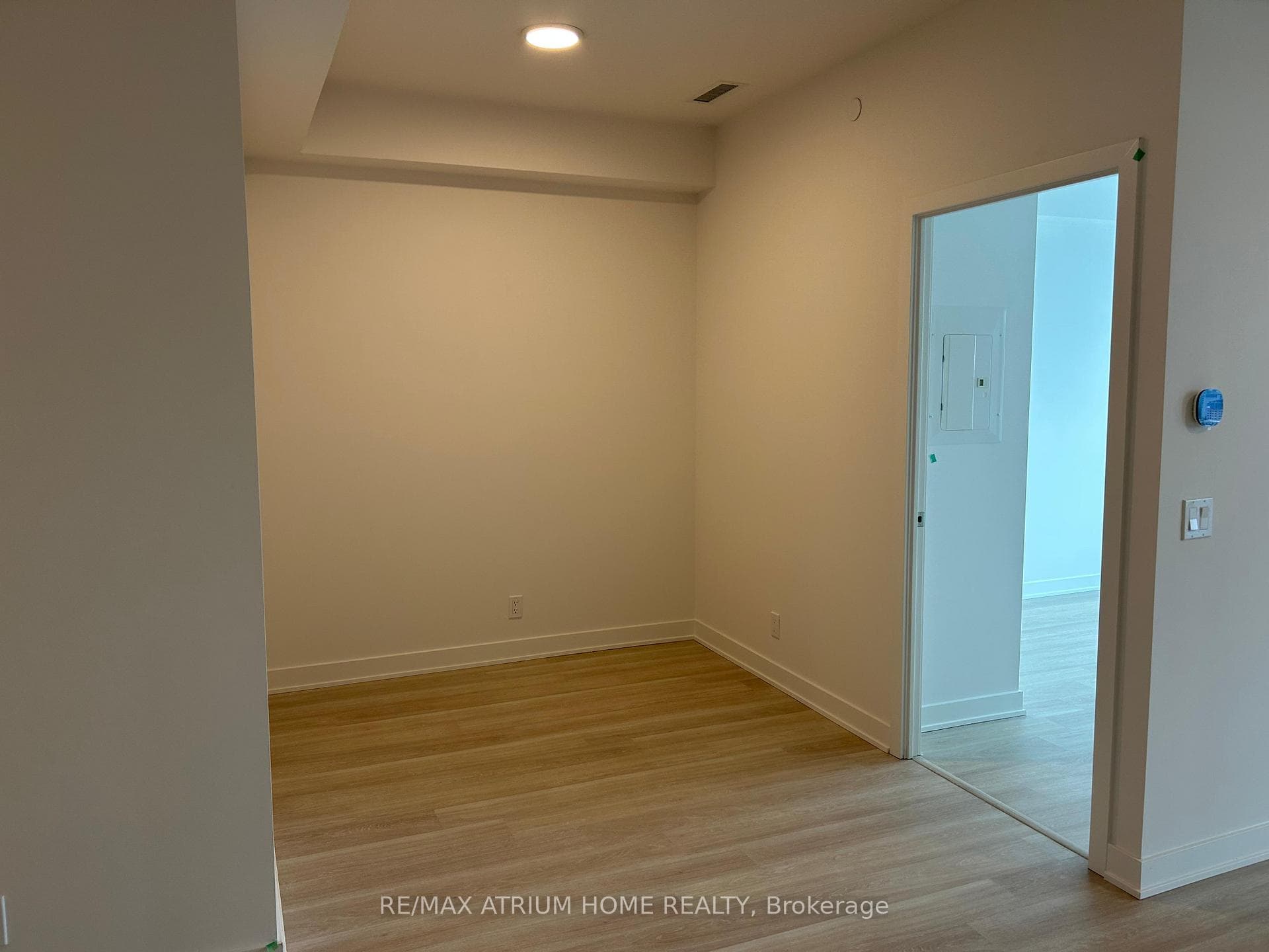 30 Upper Mall Way Unit 1611 photo 4