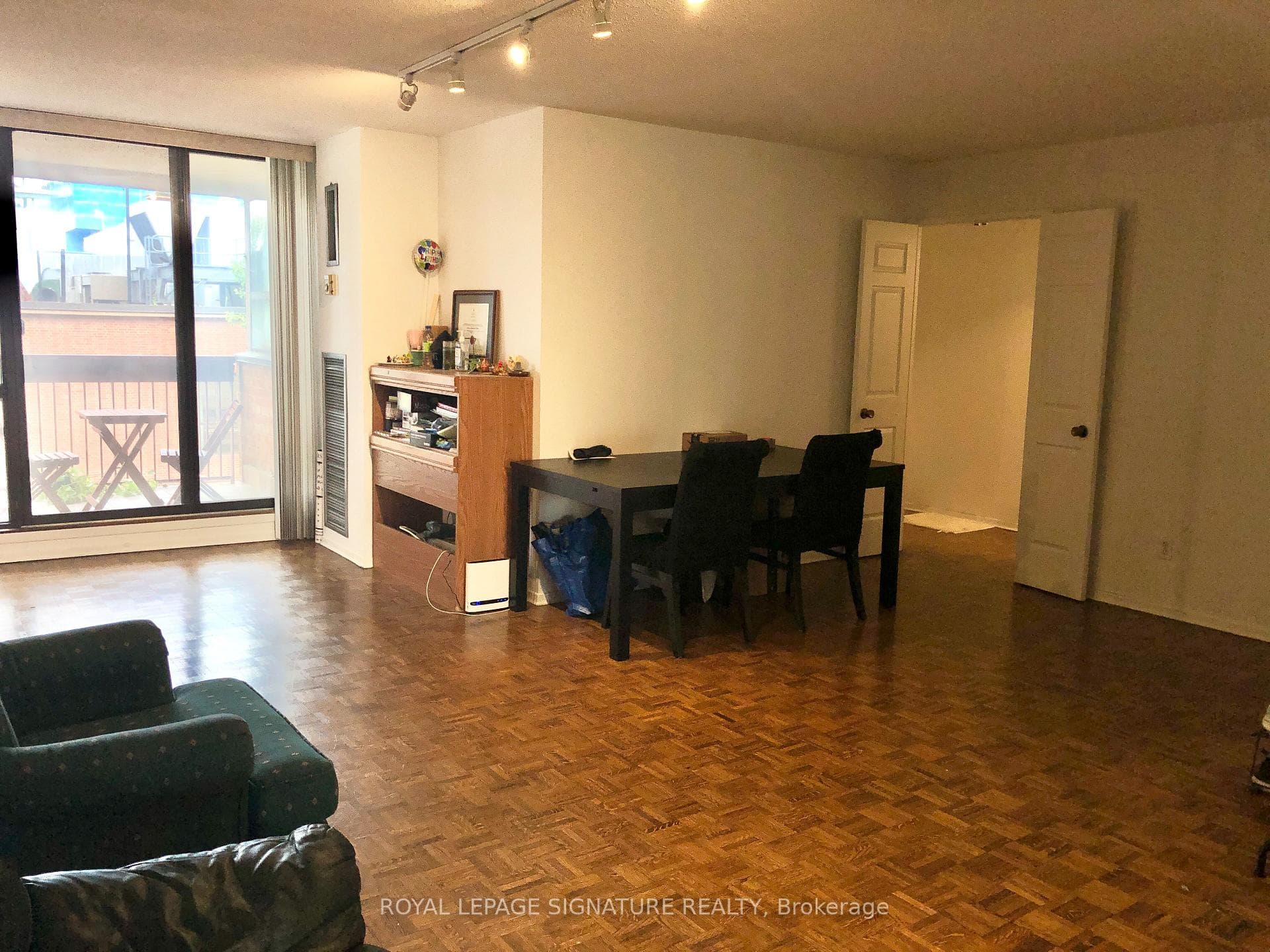 89 McCaul Street Unit 517 photo 1