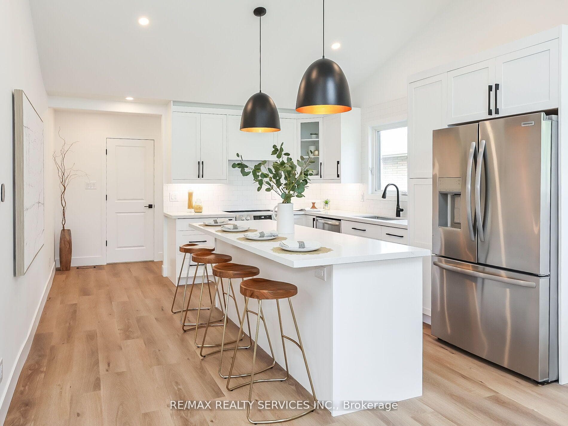 6364 Sherwood Road photo 10