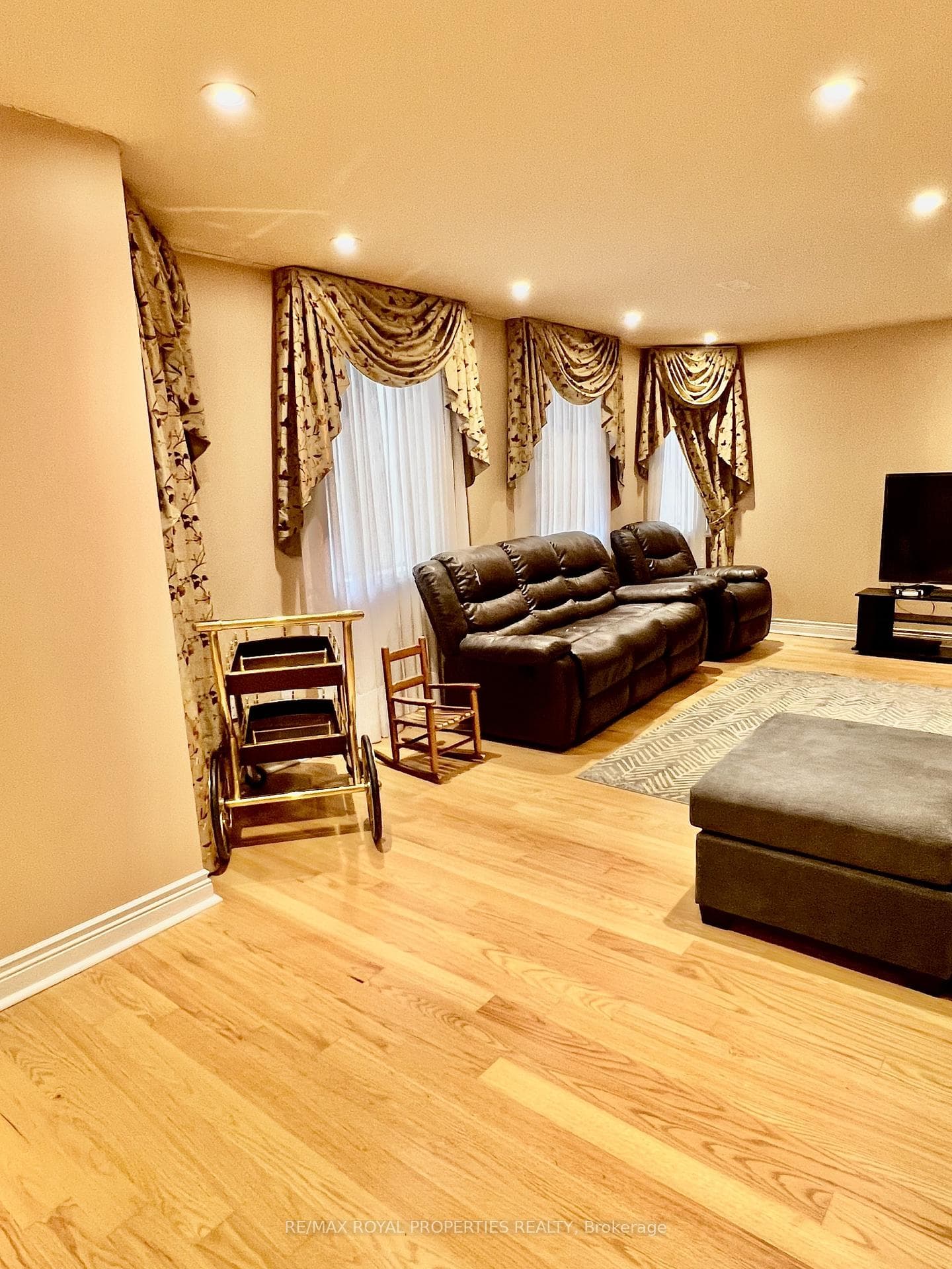 44 Ann Louise Crescent Unit Bsmt photo 7