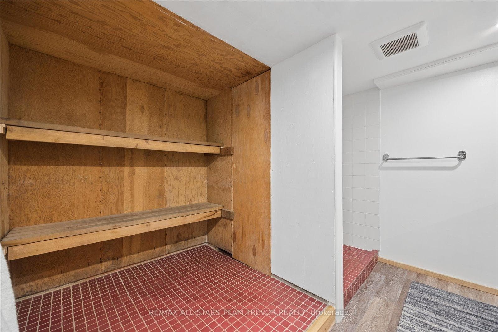 76 Brook Crescent photo 35