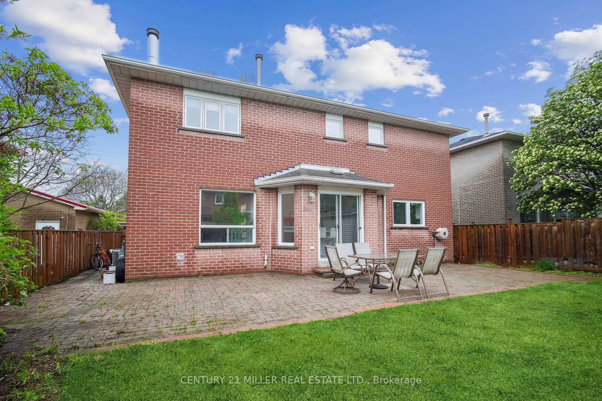 285 Mississaga Street photo 27