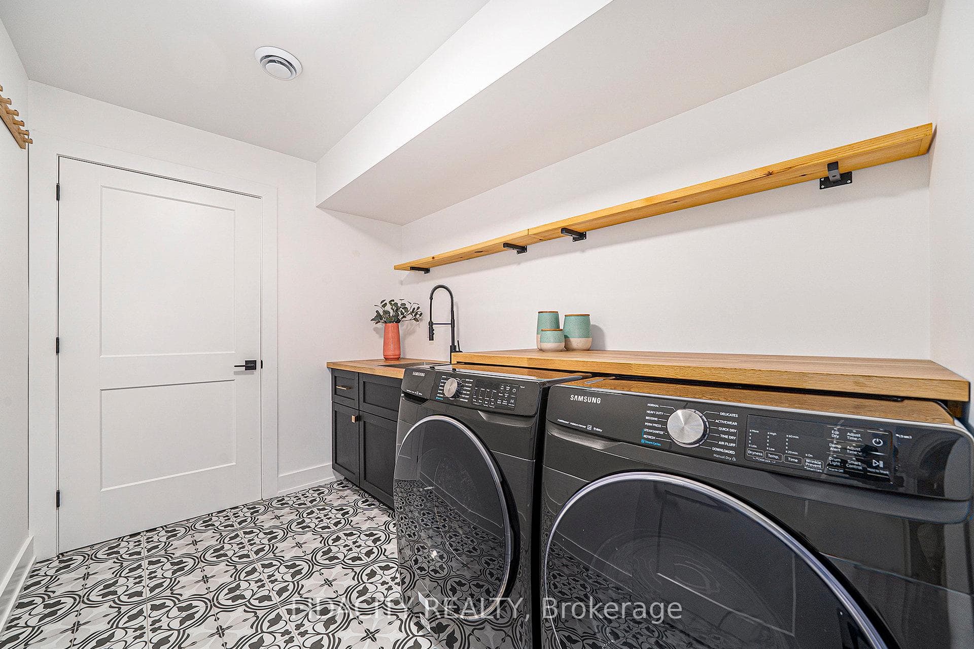 19 Brigade Avenue photo 28