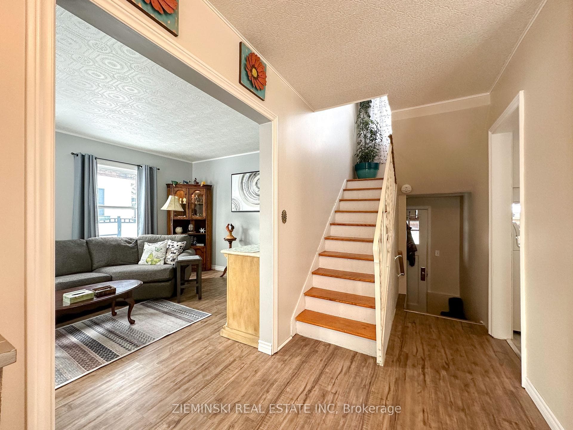 148 Devonshire Avenue photo 13
