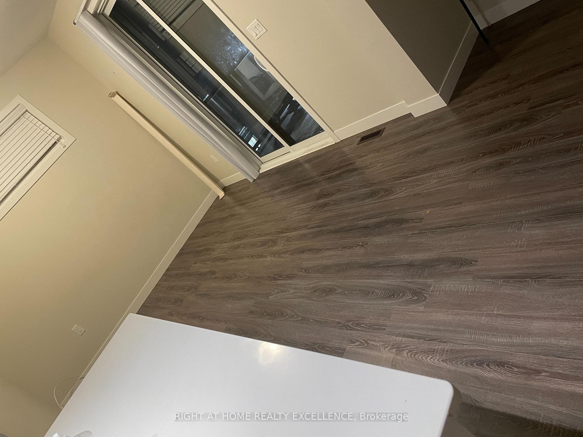 891 Sarnia Road Unit 891 photo 10