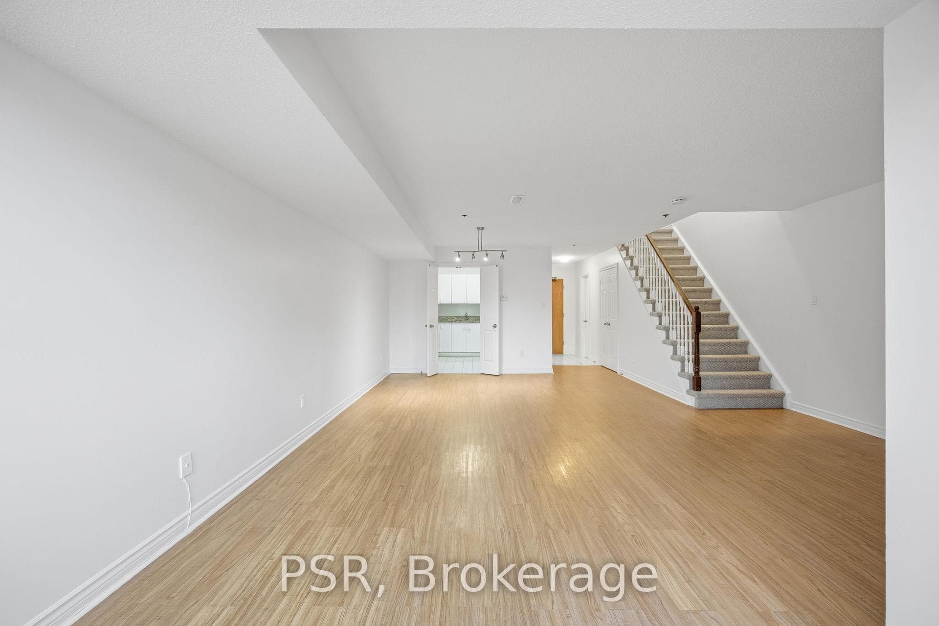 3314 Yonge Street Unit 7 photo 6