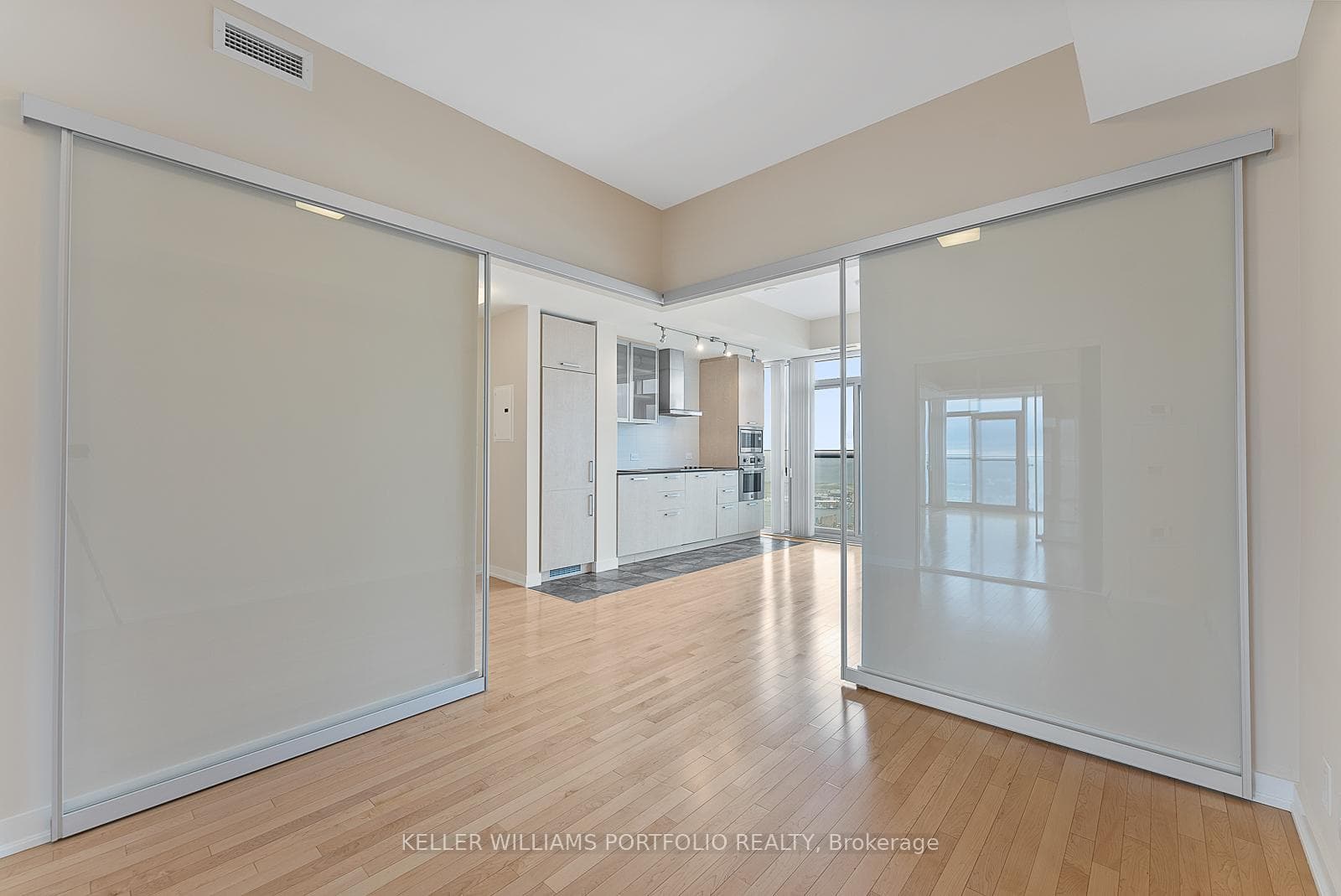 12 York Street Unit 4205 photo 16