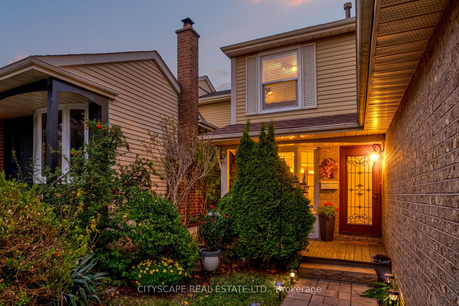 4235 Stonemason Crescent photo 2