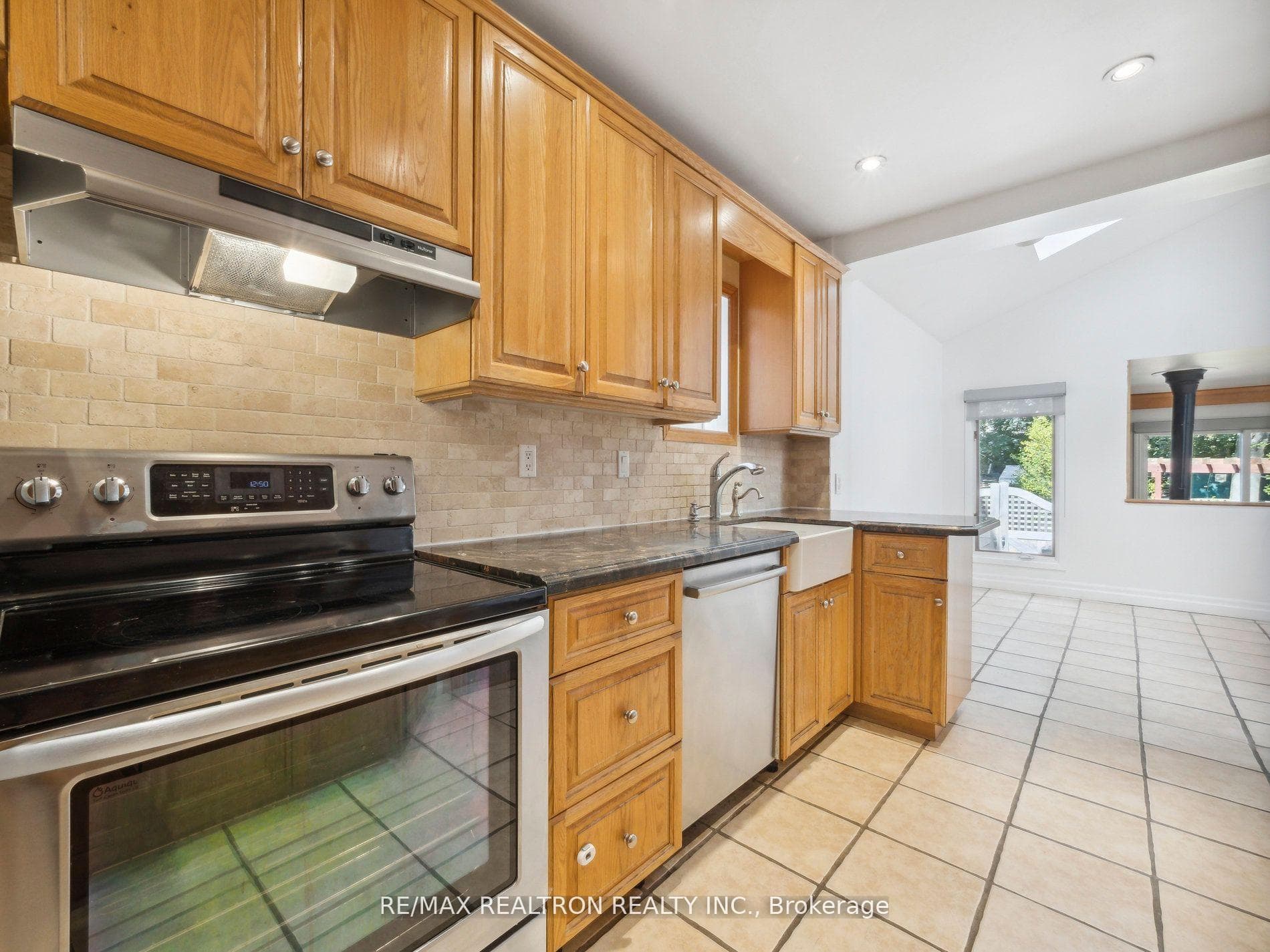 186 Wanless Avenue photo 19