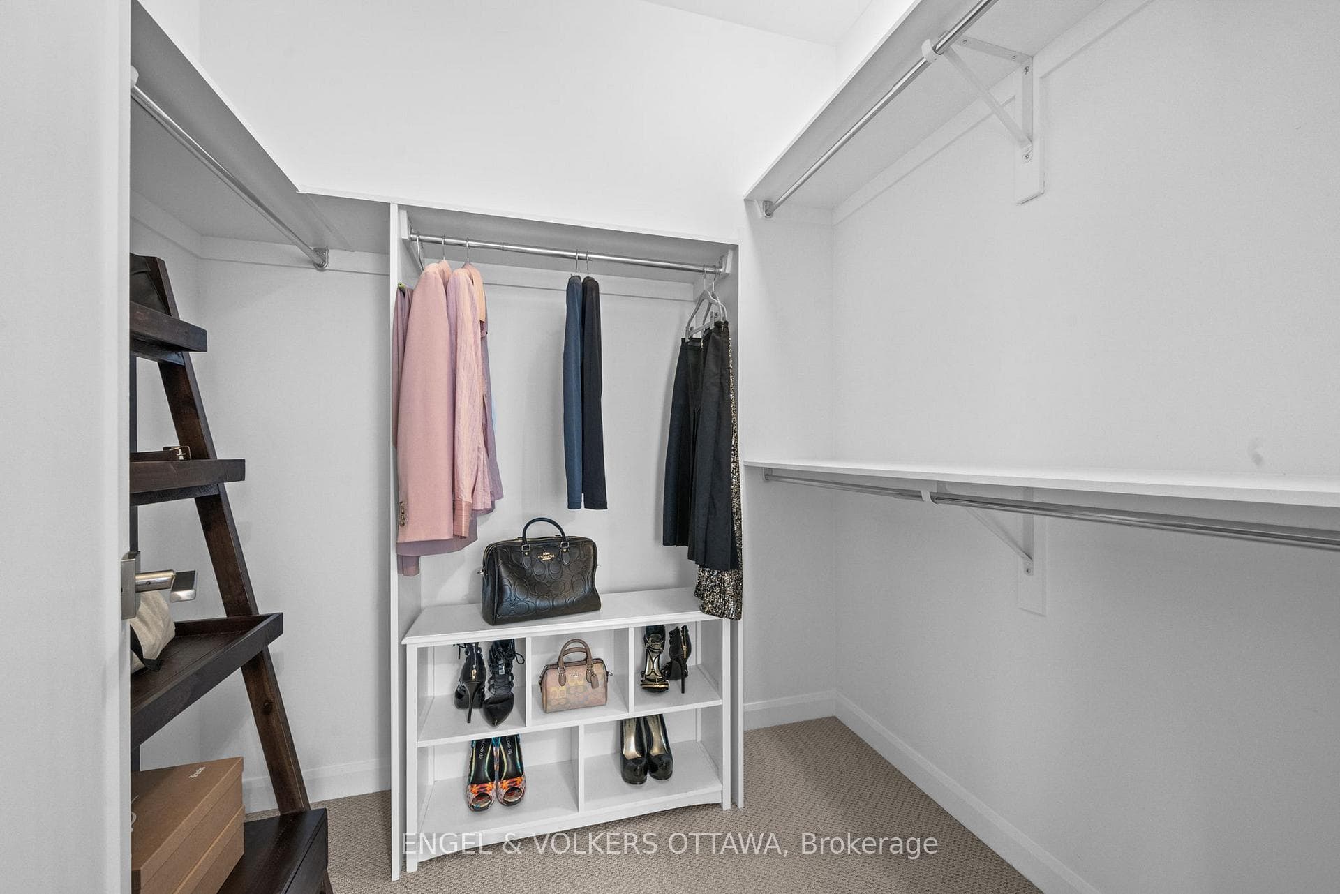 611 Ribbon Street photo 31