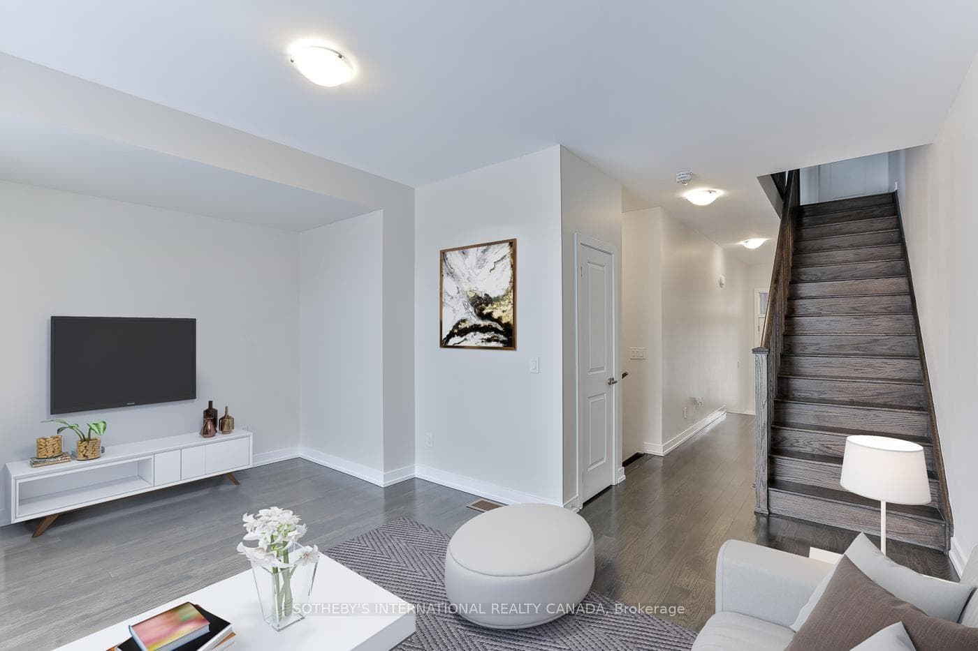 101 Glengarry Crescent photo 2
