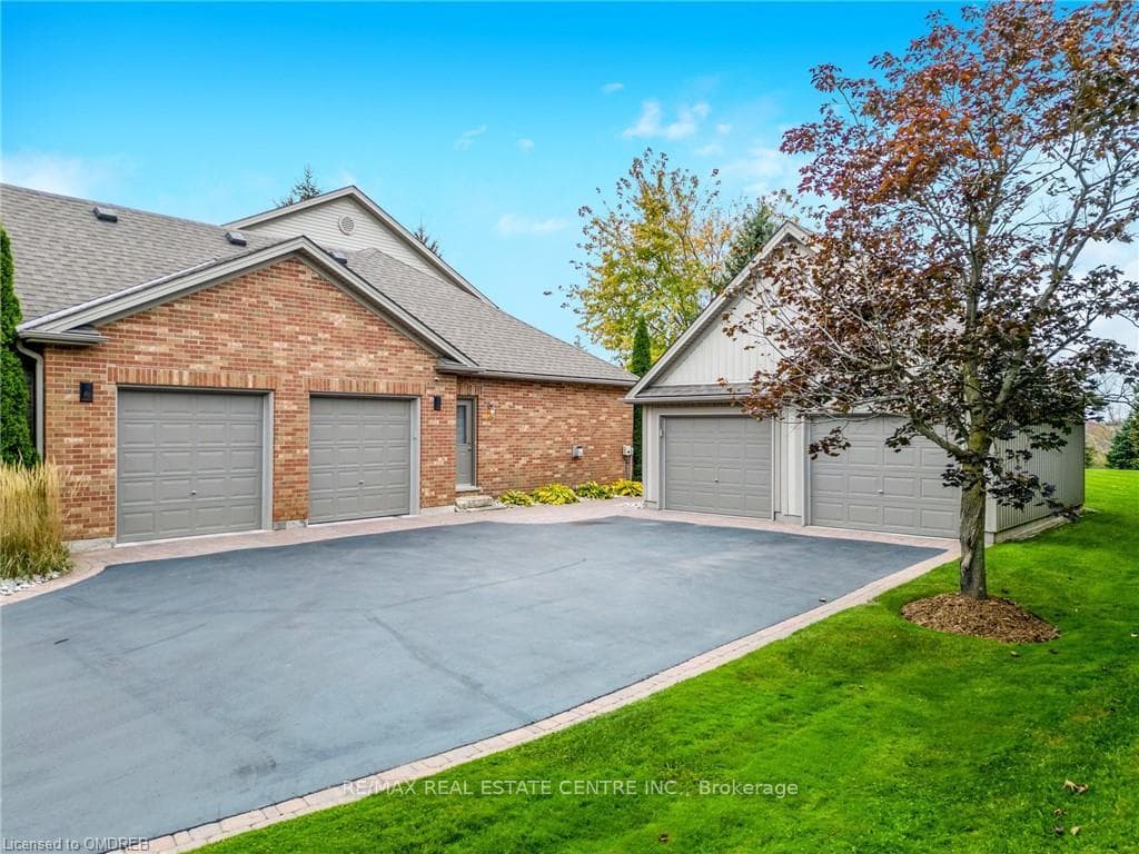 35 Karendale Crescent photo 5