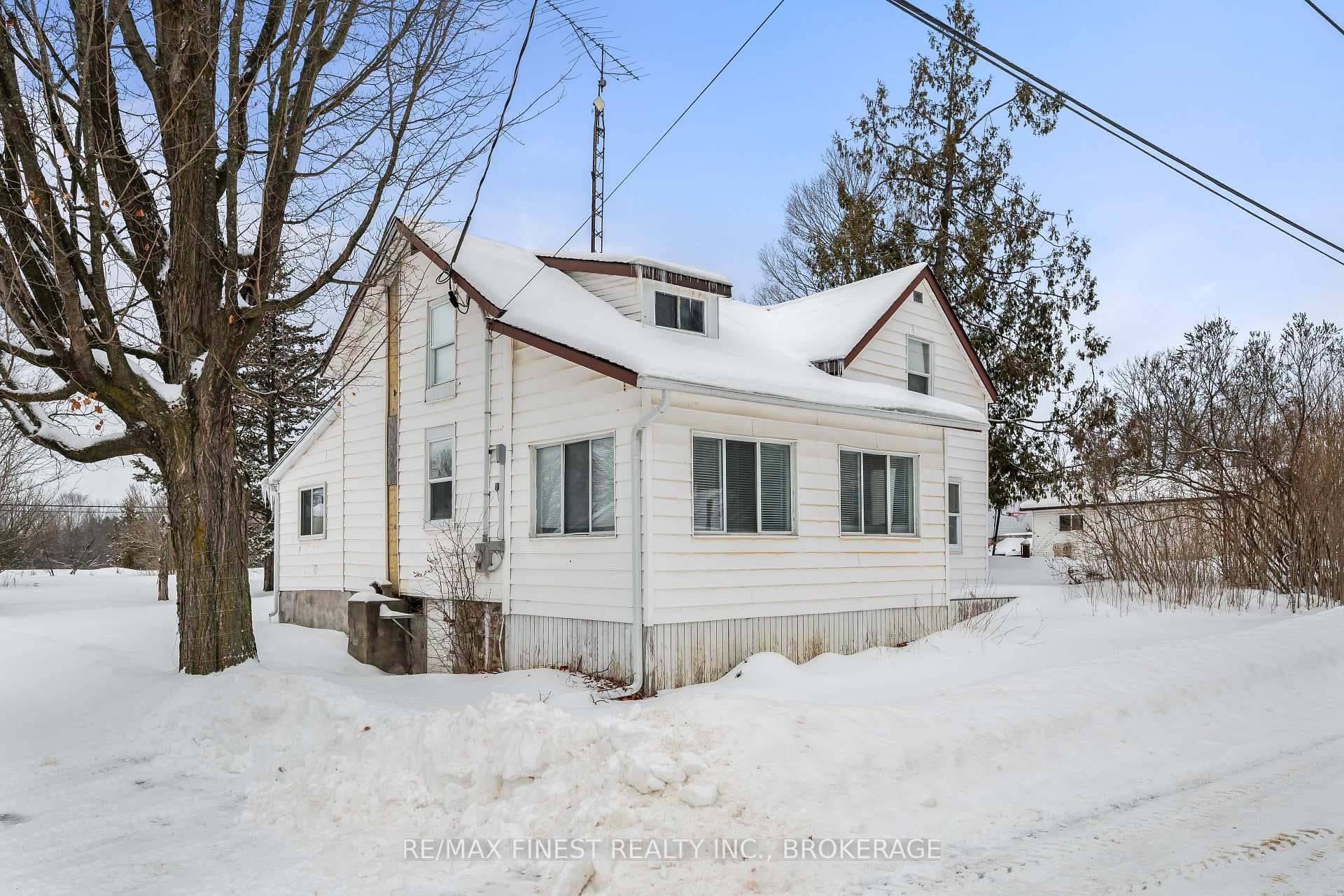 5593 Perth Road Crescent photo 4