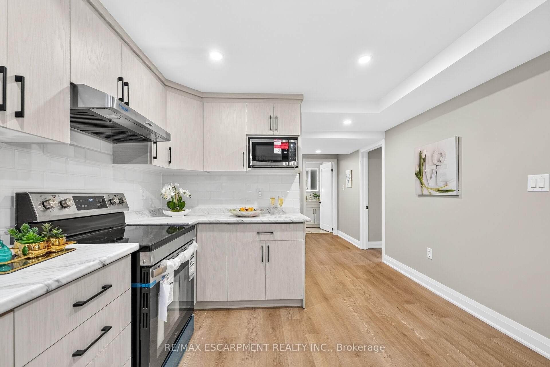 150 Howard Avenue photo 36