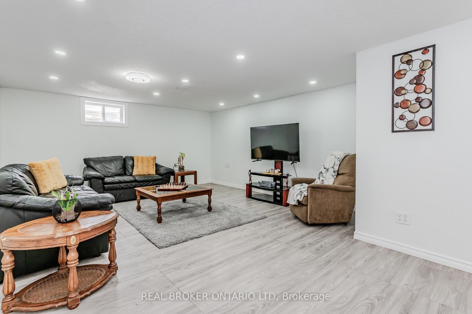 8 HAHN Place photo 28