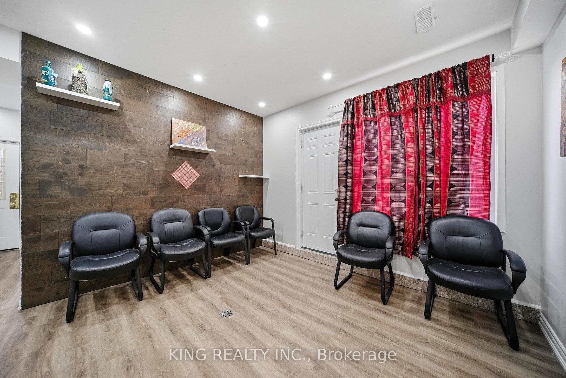 1181 Arnold Street photo 28