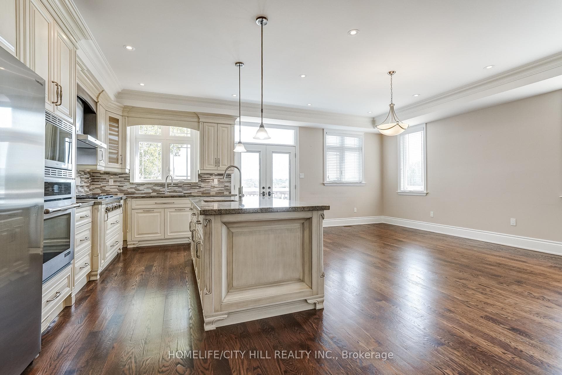 107 Brownville Avenue photo 11