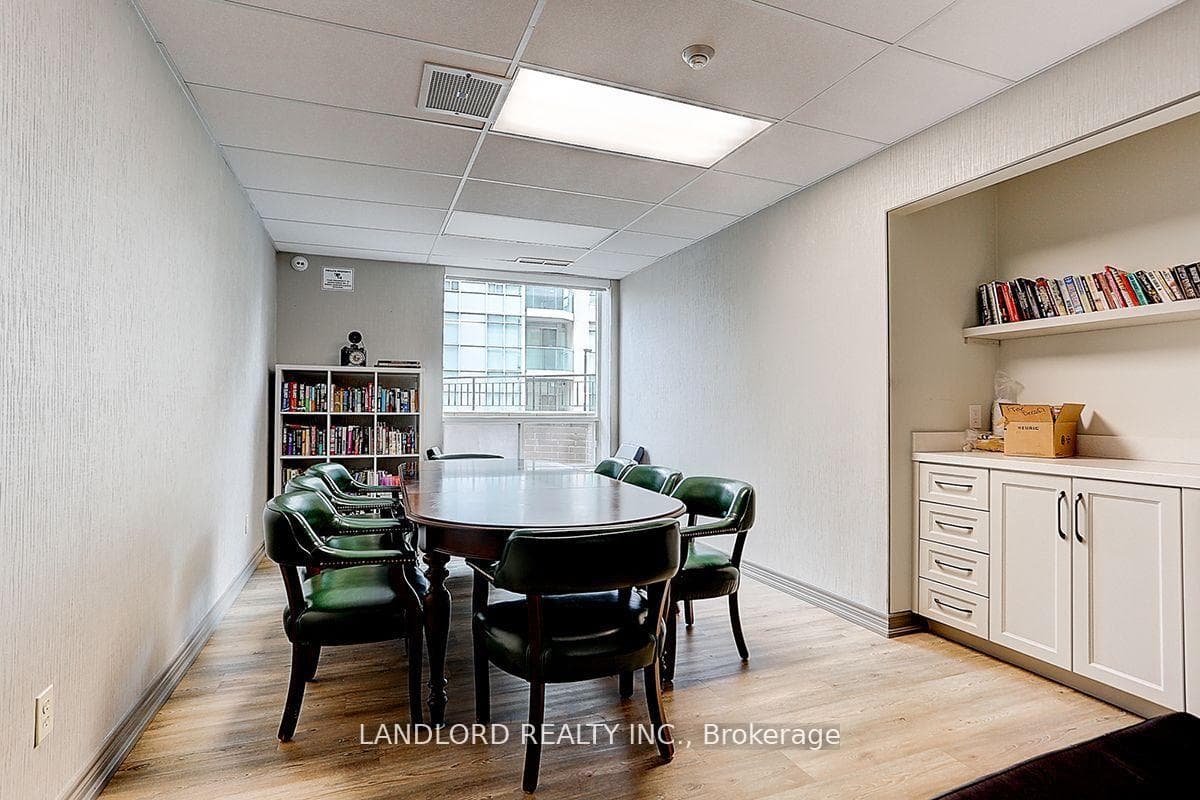 190 Manitoba Street Unit 811 photo 31