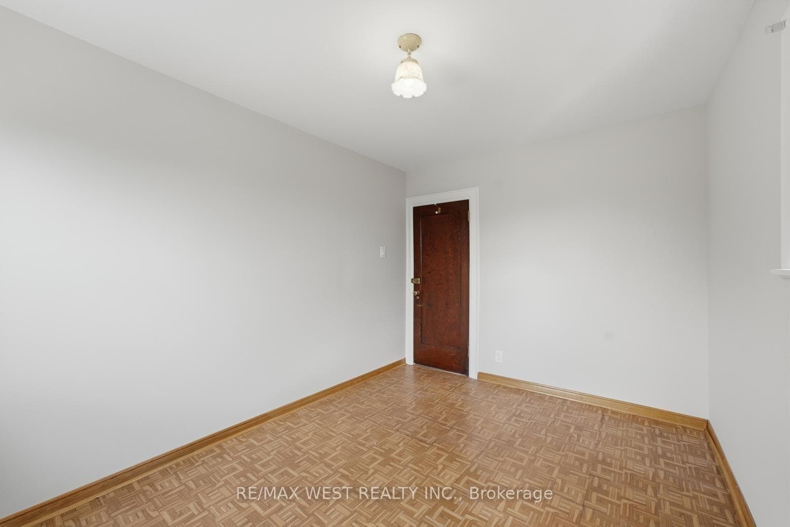 280 Westmount Avenue photo 32