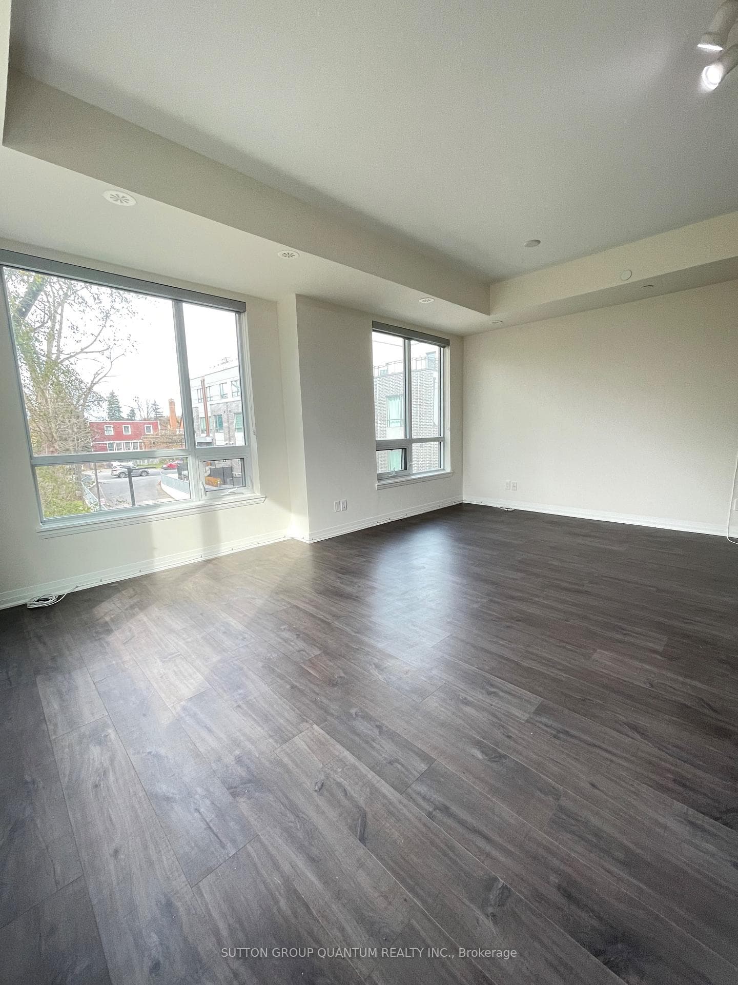 SHARED LIVING/KITCHEN