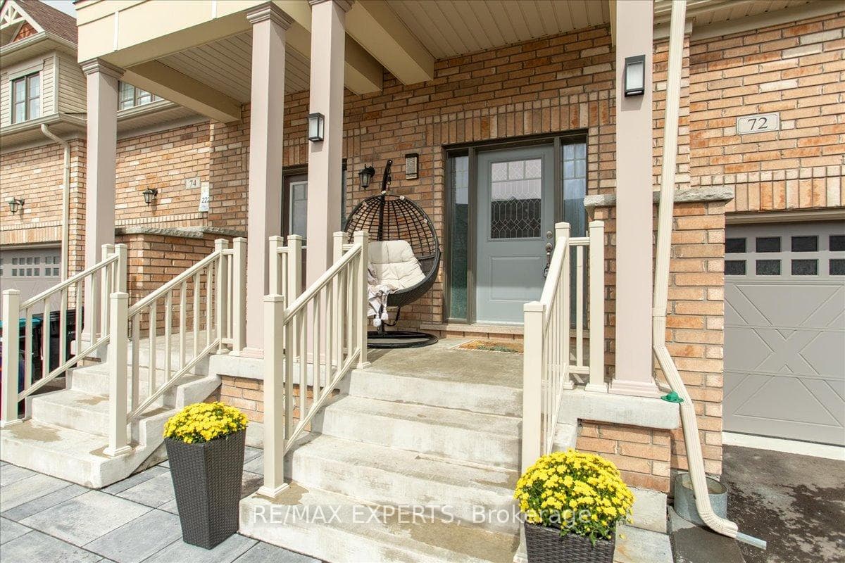 72 Lorne Thomas Place photo 2