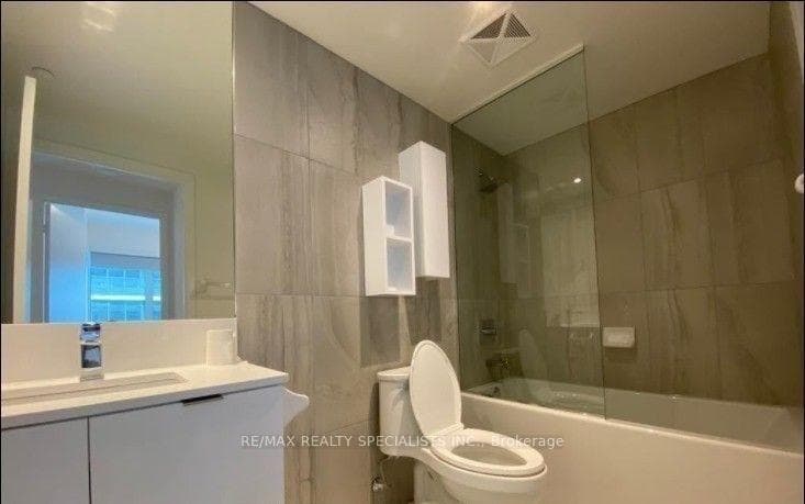 99 Broadway Avenue Unit PH07 photo 15