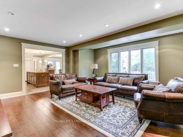 243 Dolphin Court photo 3