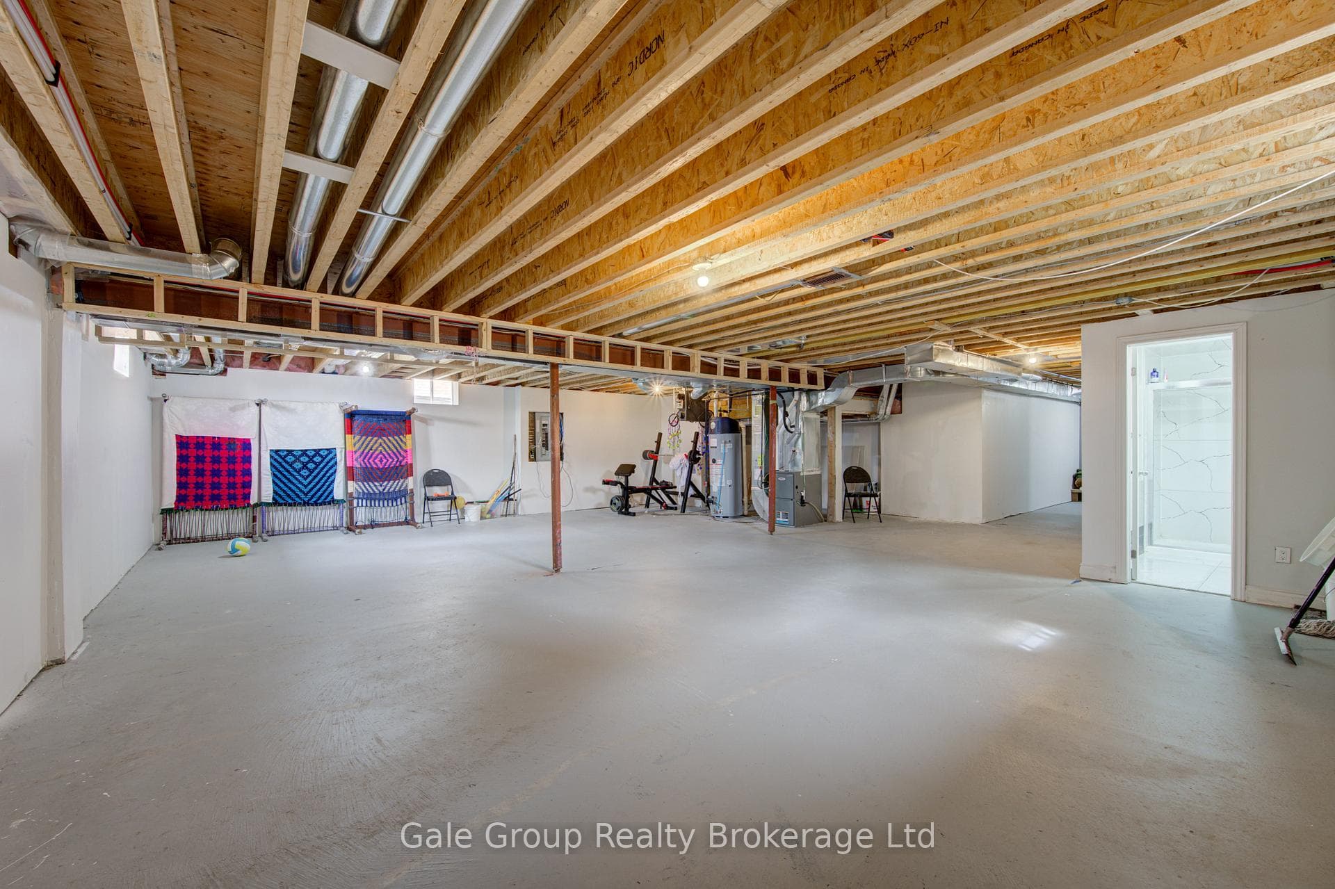 125 Prince Charles Crescent photo 19