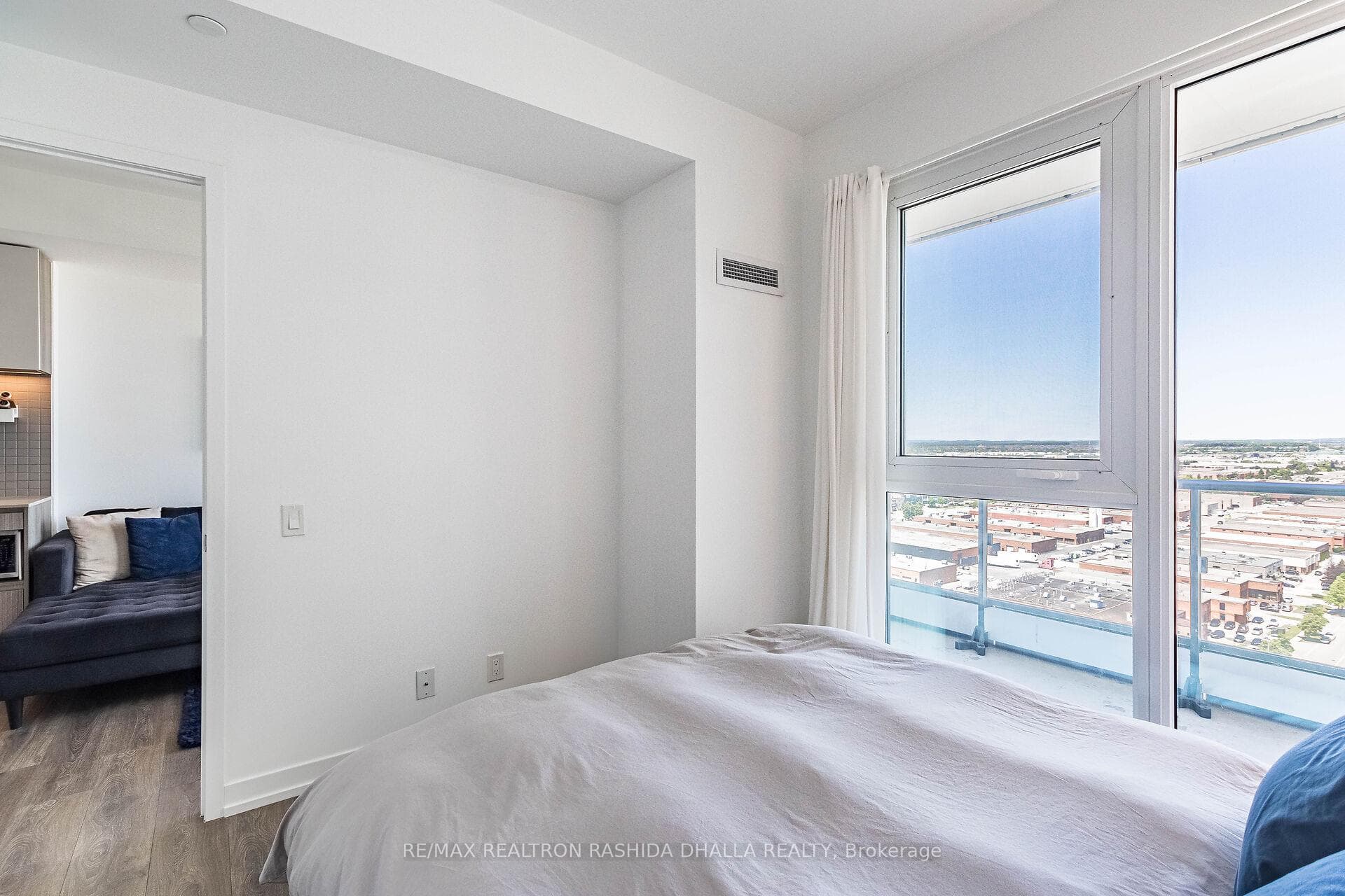 5 Buttermill Avenue Unit 2011 photo 30