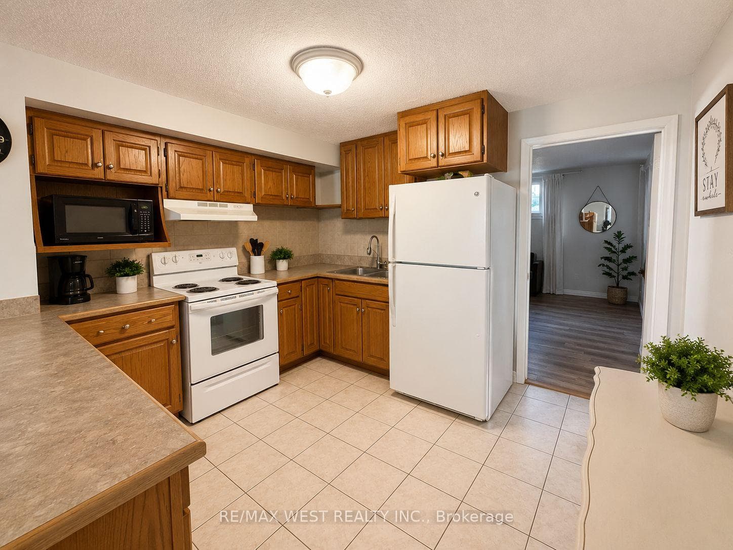 1191 Simcoe Street Unit Lower photo 3