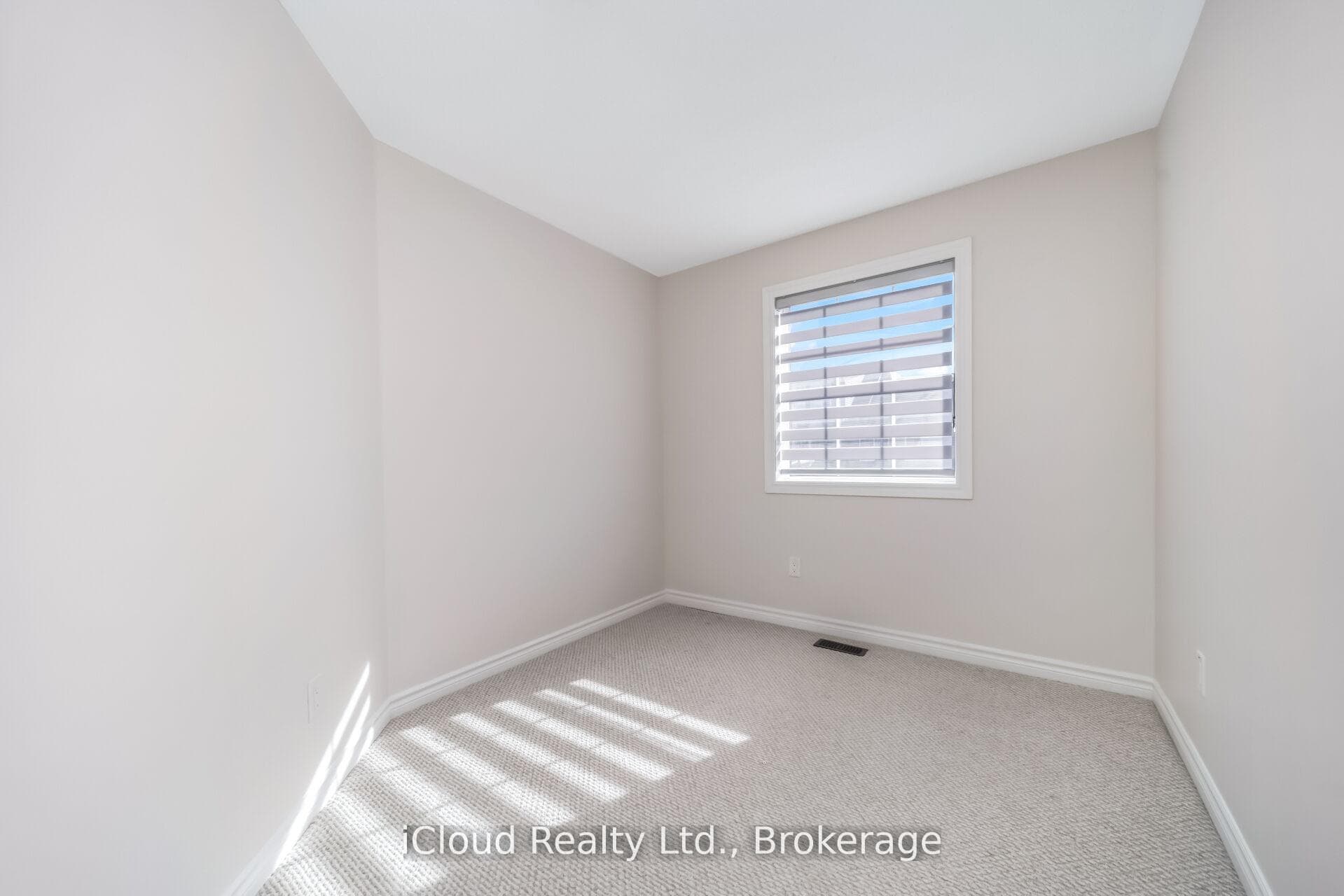 63 Spadina Road photo 23