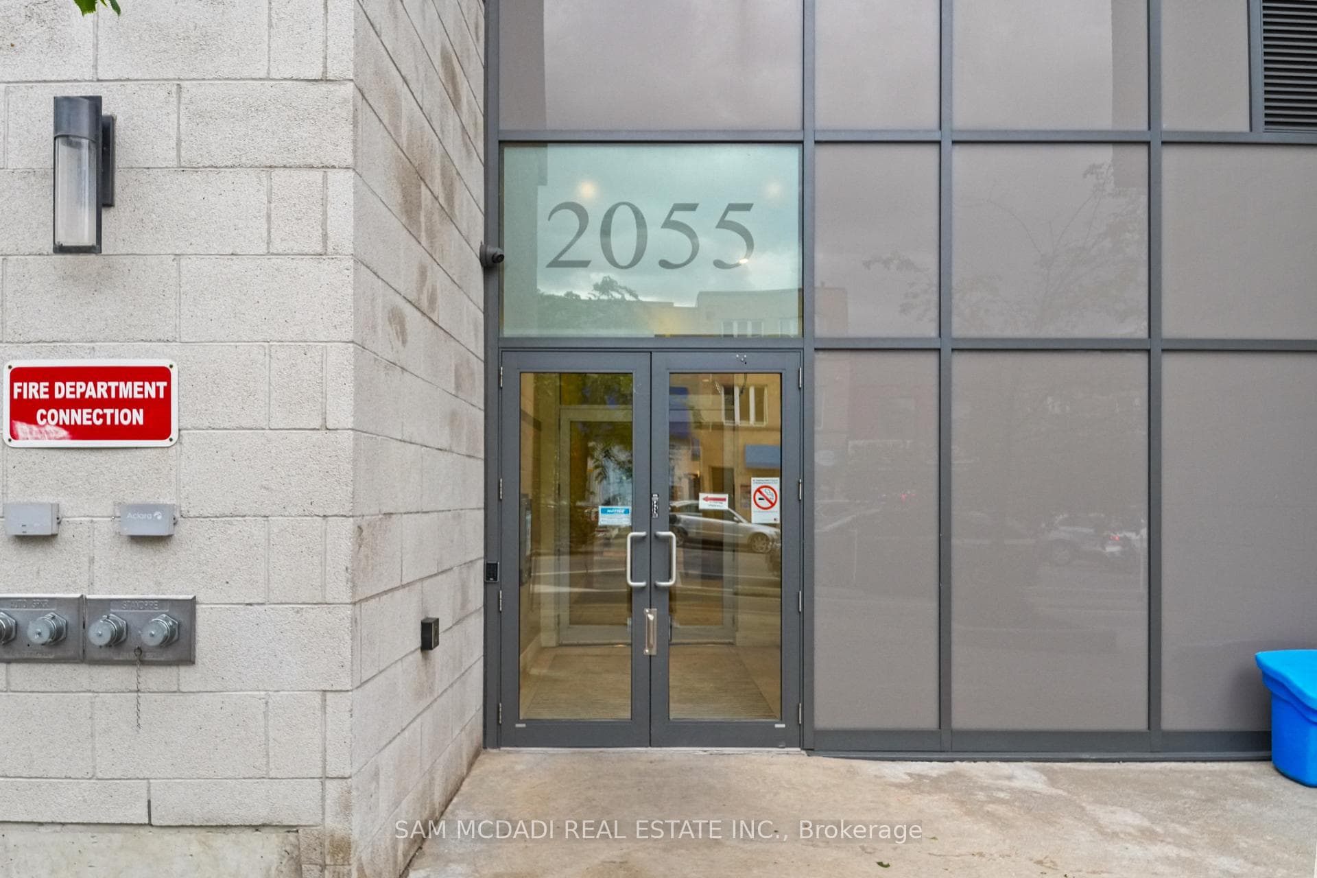 2055 Danforth Avenue Unit 903 photo 3