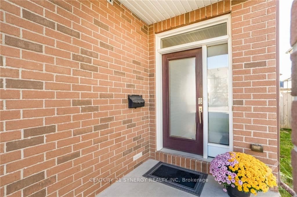 715 HAZELNUT Crescent photo 2