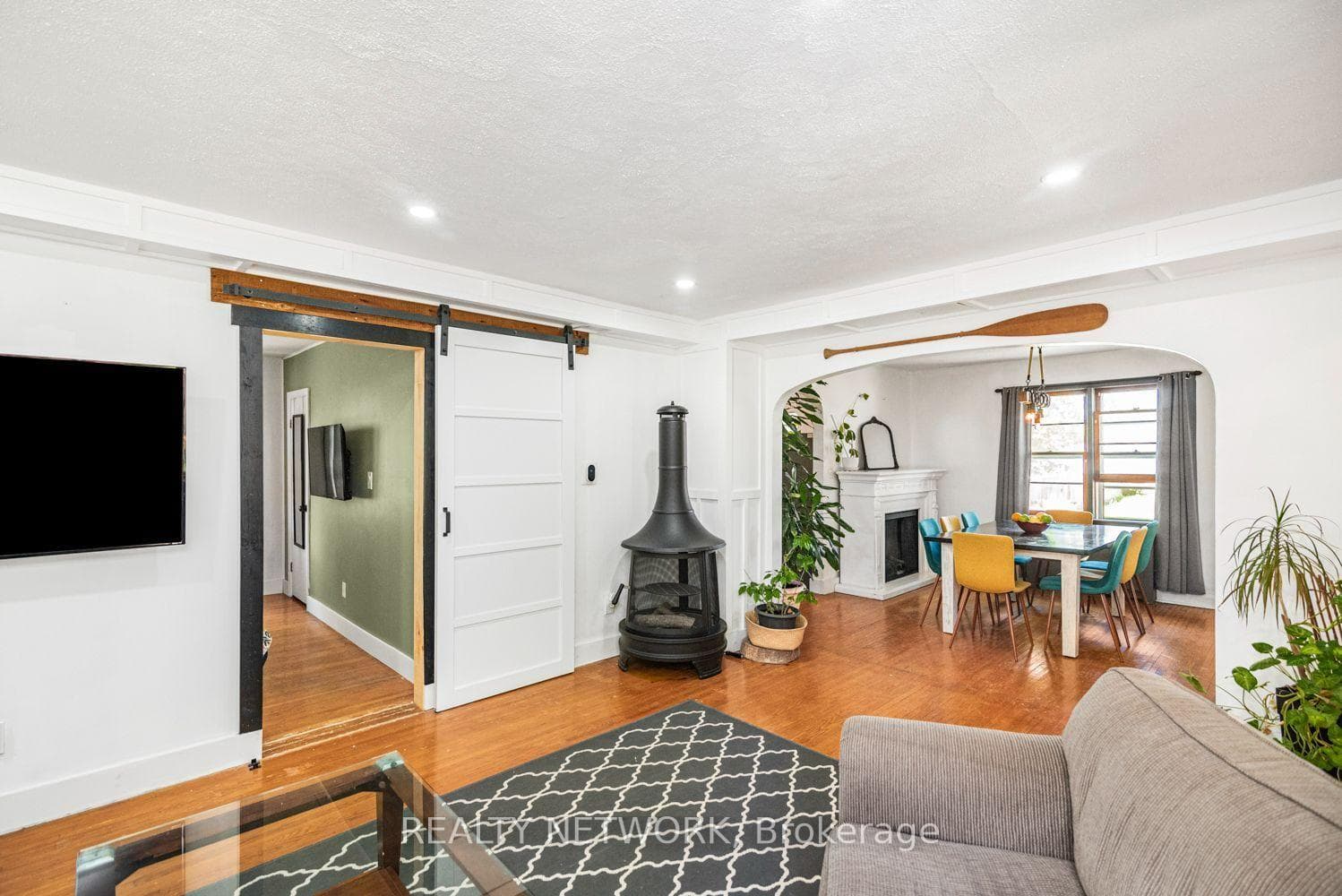 32 Grant Avenue photo 9